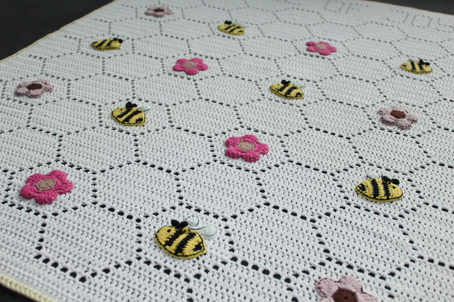 Gehaakt Haakpatroon Bunde of Joy babydeken ontworpen door LarissDesigns