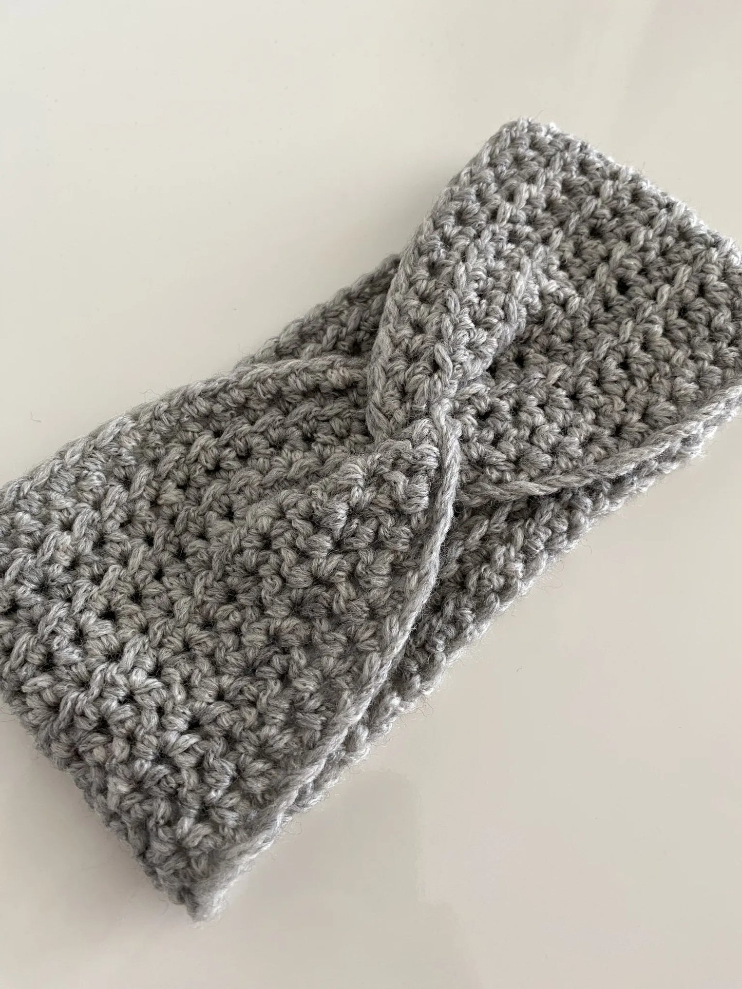 Gehaakt Haakpatroon hoofdband Twist ontworpen door Crafting Dutchie