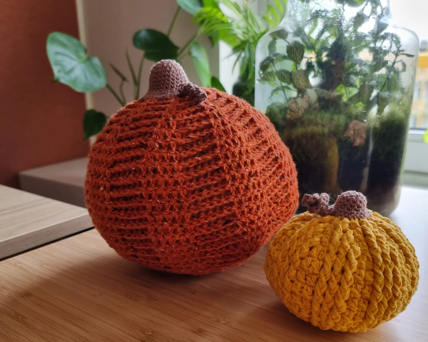 Gehaakt Haakpatroon pompoenen Terra en Cotta ontworpen door Cora's Knit Knacks