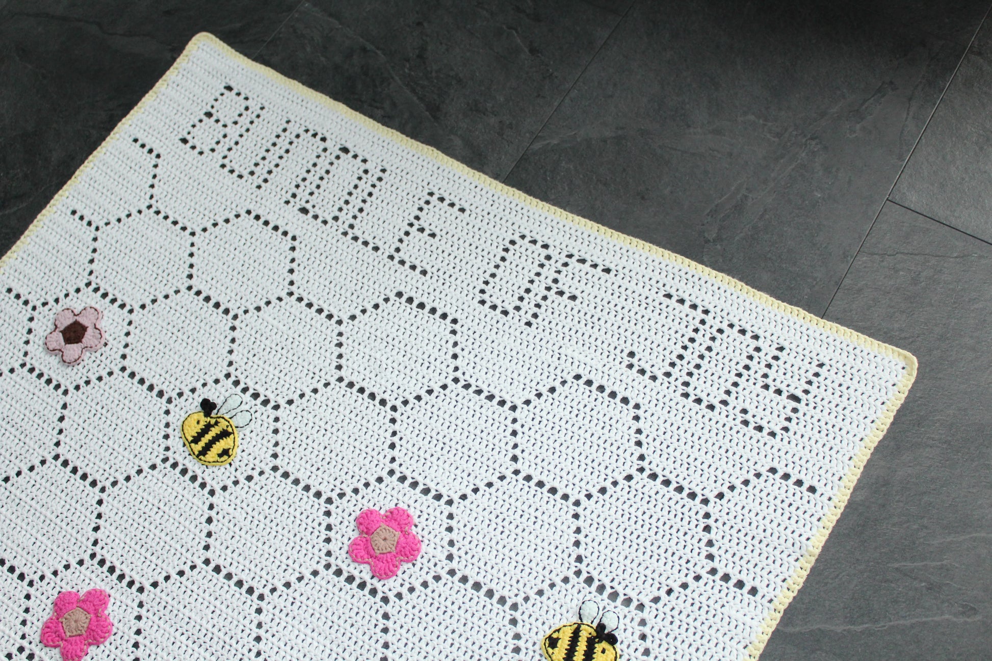 Gehaakt Haakpatroon Bunde of Joy babydeken ontworpen door LarissDesigns