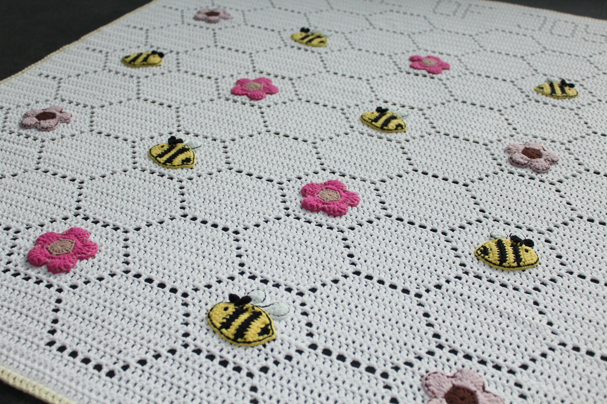 Gehaakt Haakpatroon Bunde of Joy babydeken ontworpen door LarissDesigns