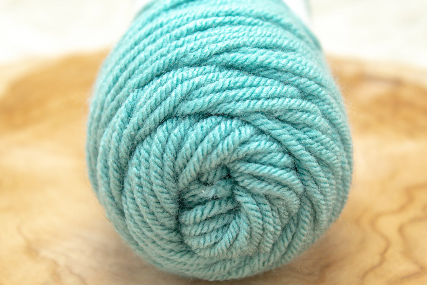 Duurzaam garen: Yarn and Colors Chunky Amazing in kleur 072 Glas blauw