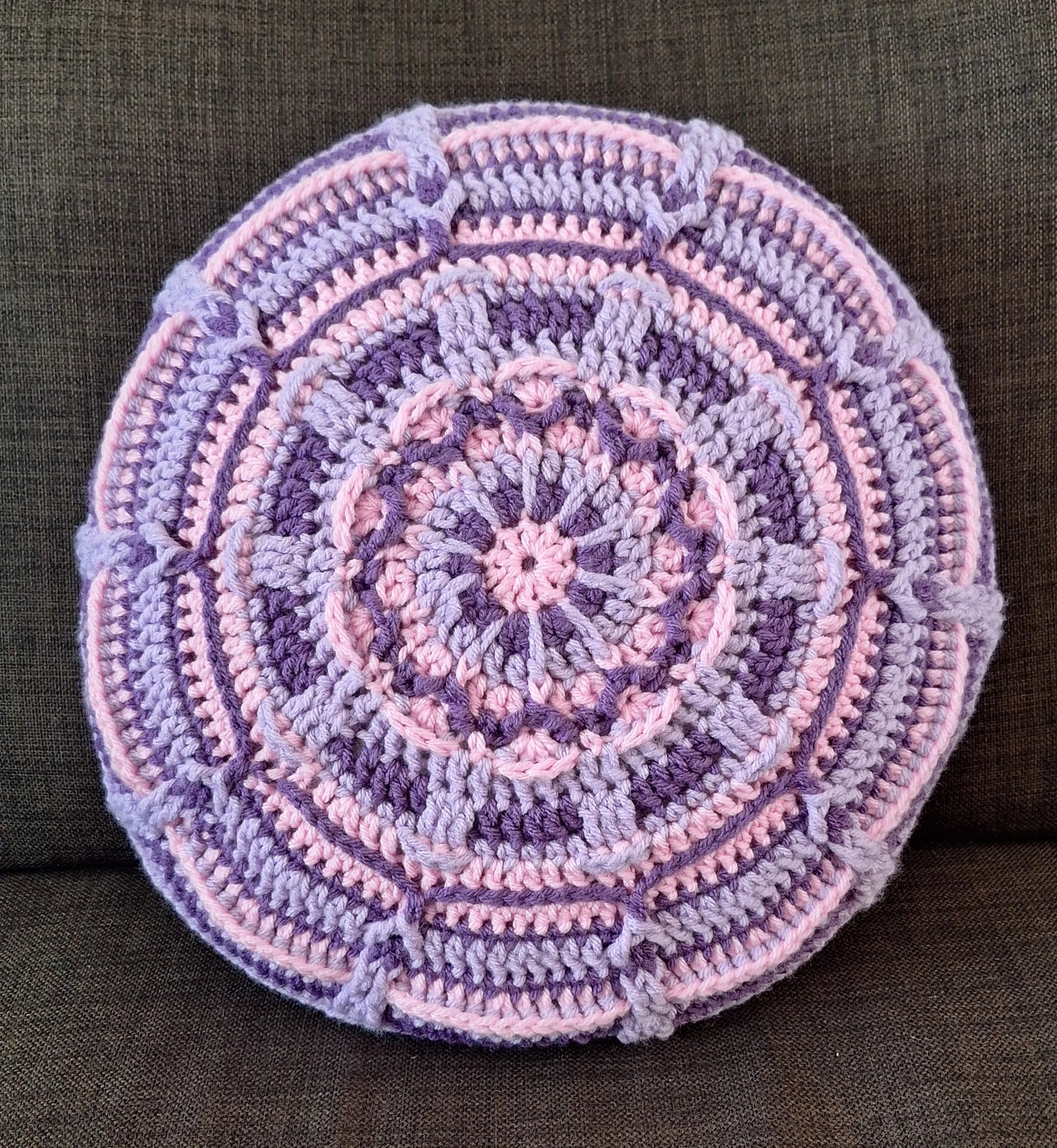 Haakpatroon kussen Dahlia