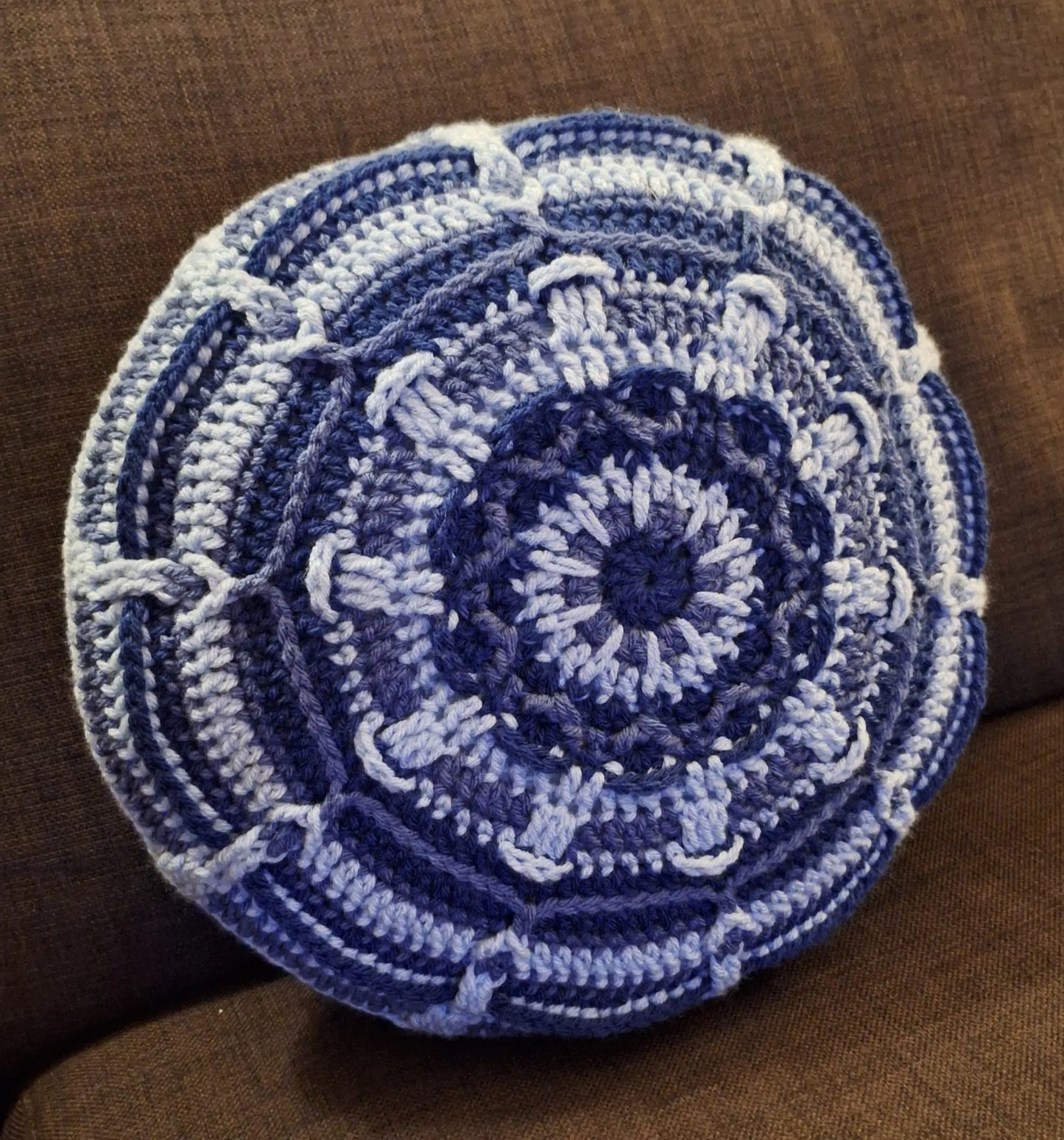 Haakpatroon kussen Dahlia