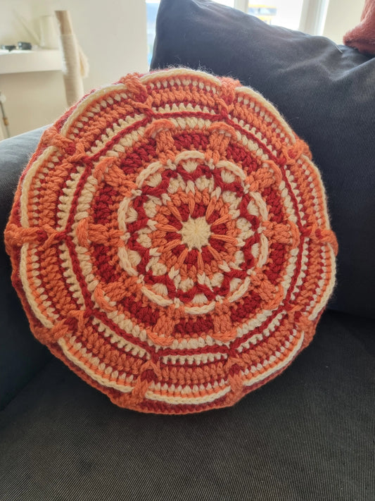 Haakpatroon kussen Dahlia
