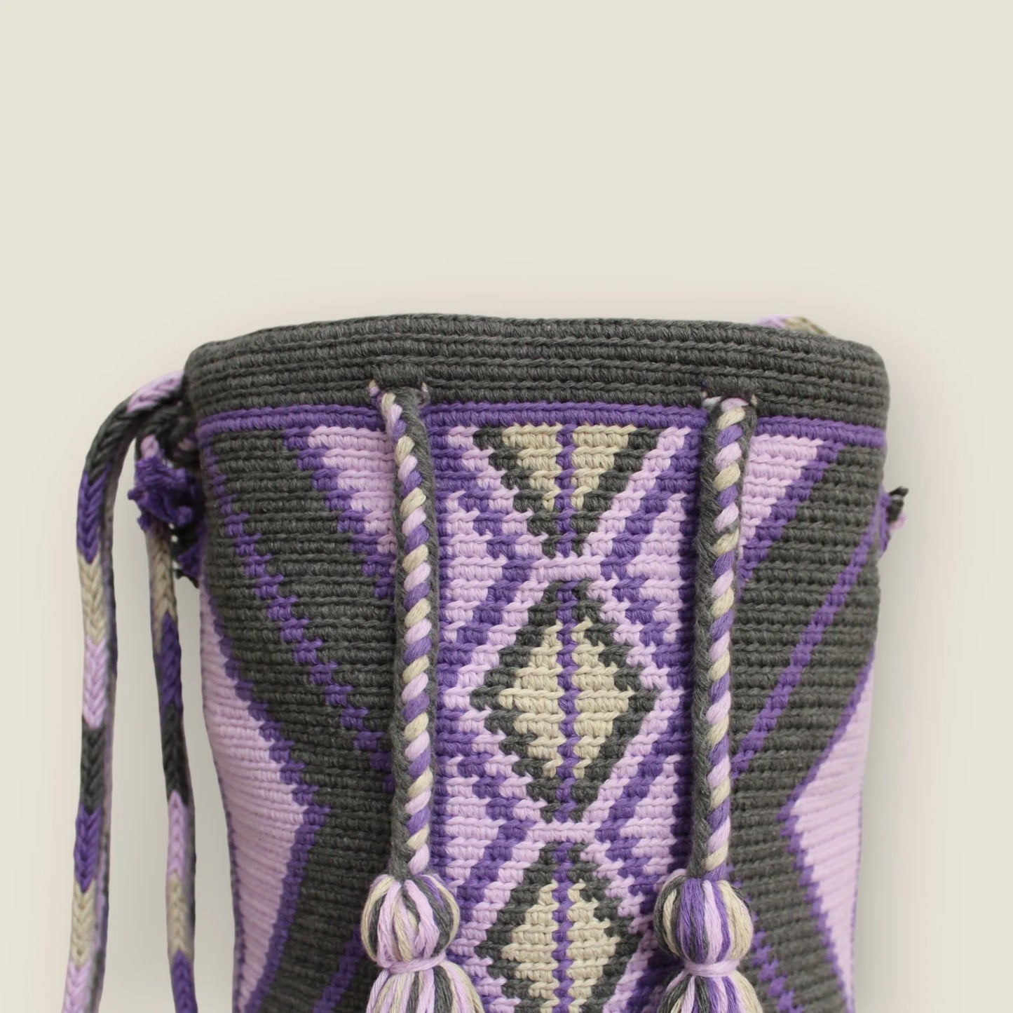 Gehaakt Haakpatroon mochila tas Lilac Dance ontworpen door LarissDesigns