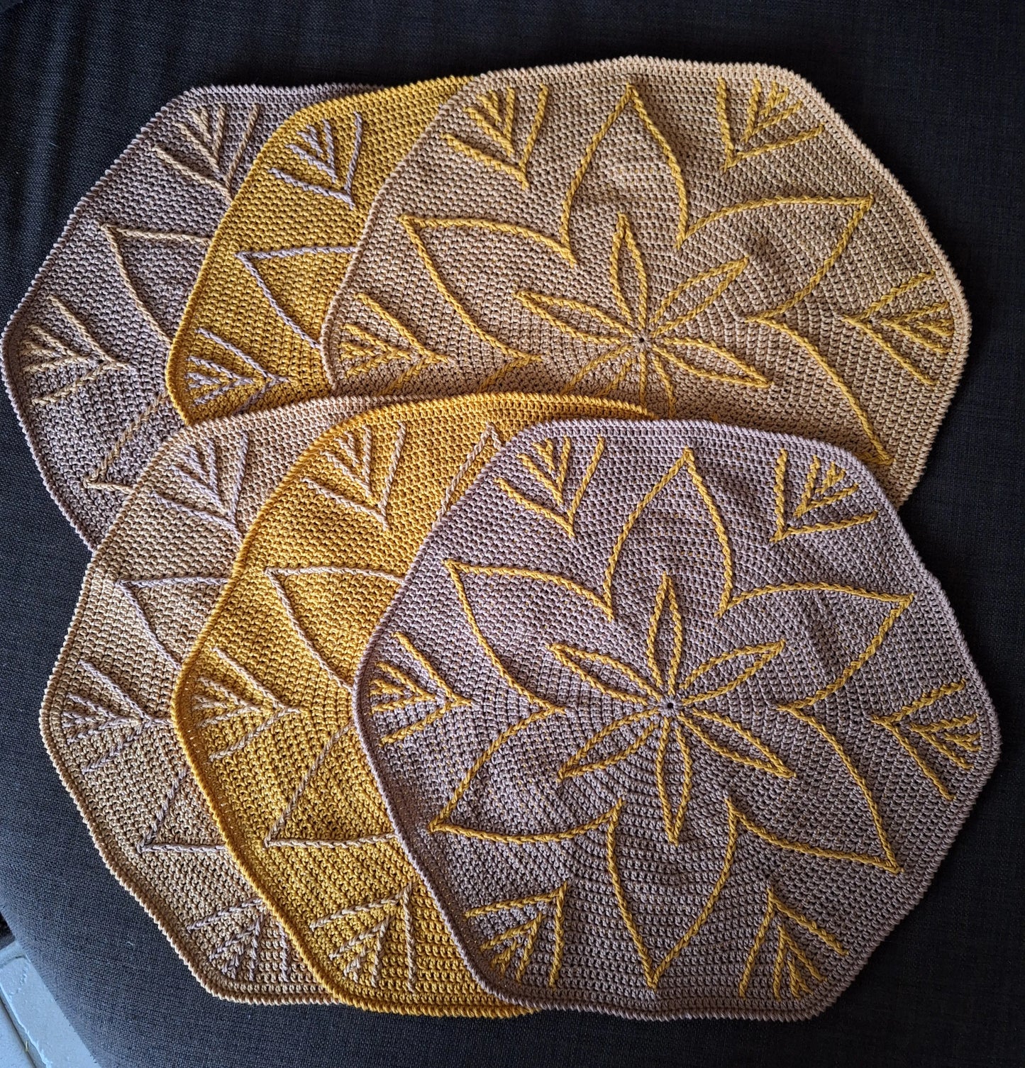 Haakpatroon placemats met bloem